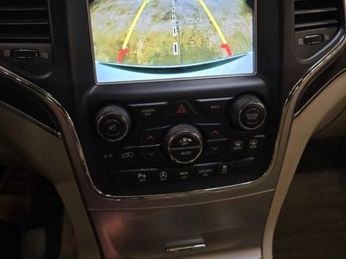 Used 2017 Jeep Grand Cherokee Overland image 12