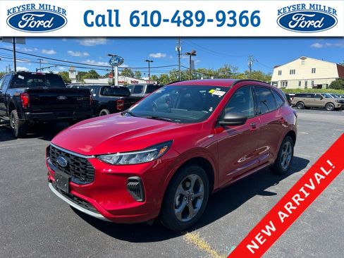Used 2023 Ford Escape ST-Line w/ Tech Pack #1 AWD/4WD image 1