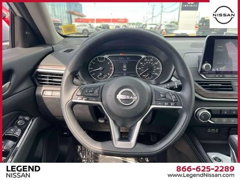 Used 2023 Nissan Altima 2.5 SV FWD image 15