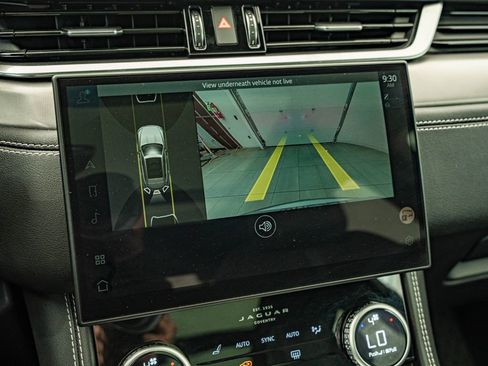 Certified 2025 Jaguar F-PACE R-Dynamic S image 24