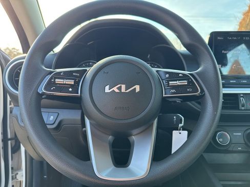 Used 2024 Kia Forte LX image 7