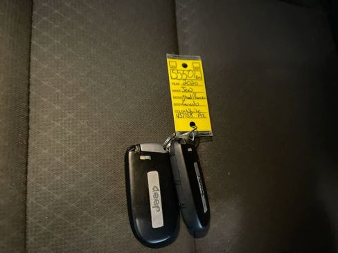 Used 2020 Jeep Grand Cherokee Laredo image 26