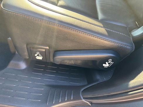 Used 2019 Toyota Highlander XLE image 33