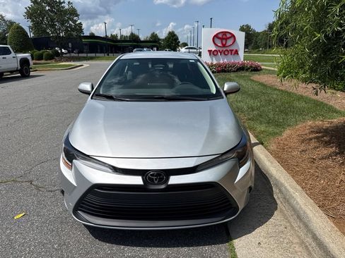 Used 2023 Toyota Corolla LE FWD image 8