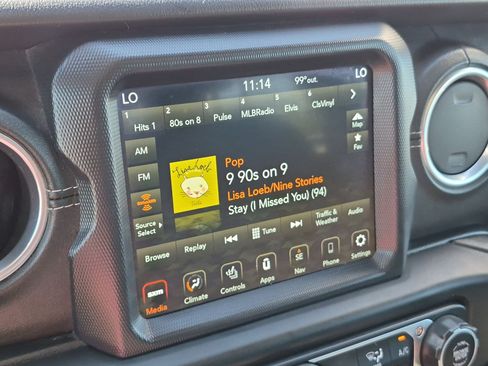 Used 2020 Jeep Gladiator Overland AWD/4WD image 22