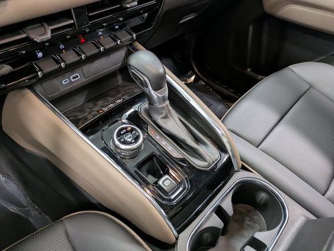 Used 2024 GMC Canyon Denali image 14