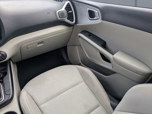 Used 2023 Kia Soul LX w/ Option Group 015 FWD image 16