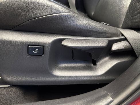 Used 2018 Toyota C-HR XLE FWD image 12