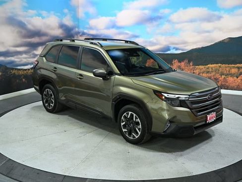 Used 2025 Subaru Forester Premium AWD/4WD image 2