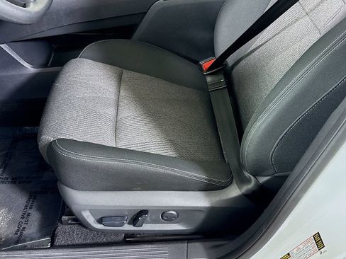 Certified 2024 Nissan Rogue SV FWD image 23