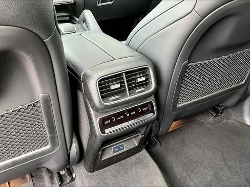 Used 2024 Mercedes-Benz GLS 450 4MATIC image 34