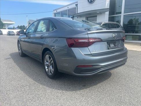 Certified 2023 Volkswagen Jetta SE FWD image 7