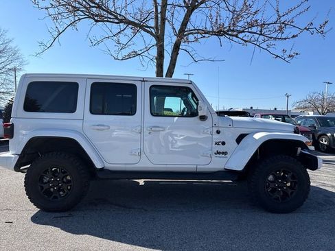 Used 2022 Jeep Wrangler Unlimited Sahara image 13