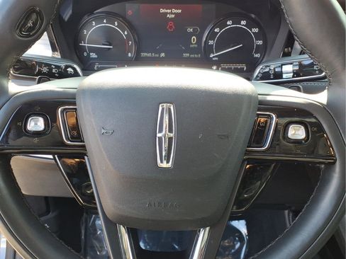 Used 2022 Lincoln Corsair AWD w/ Premium Package image 6