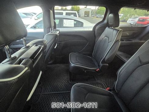 Used 2026 Chrysler Pacifica Limited w/ Uconnect Theater Family Group FWD image 9