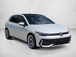 Used 2026 Volkswagen Golf SE FWD video 3