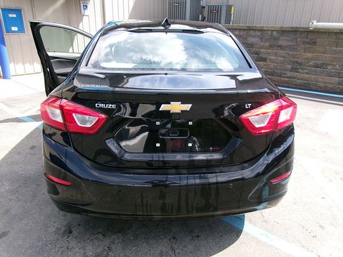 Used 2019 Chevrolet Cruze LT w/ Convenience Package image 4