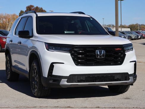 Used 2024 Honda Pilot TrailSport image 4