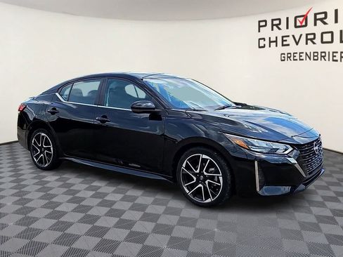 Used 2024 Nissan Sentra SR w/ SR Premium Package FWD image 2