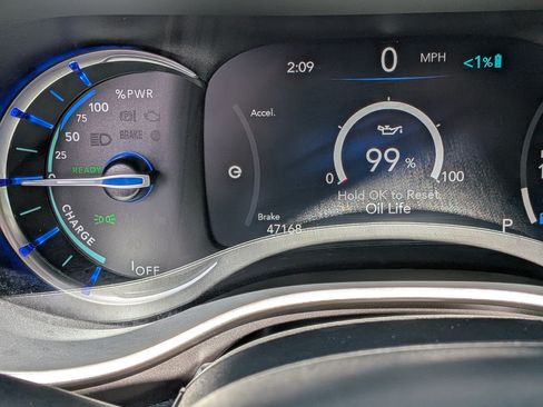 Used 2024 Chrysler Pacifica Limited FWD image 29