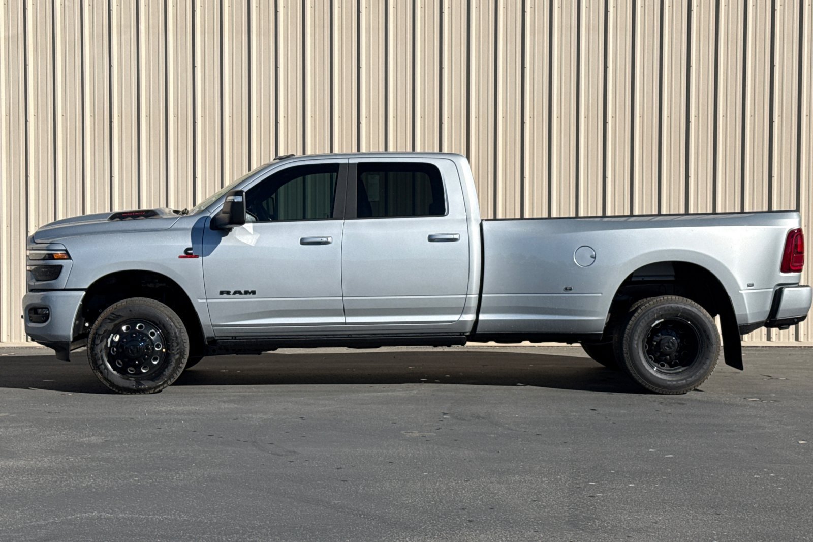 New 2026 RAM 3500 Laramie AWD/4WD image 13