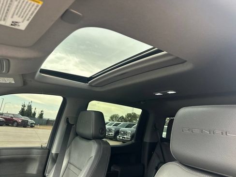 Certified 2022 GMC Sierra 1500 Denali w/ Denali Premium Package AWD/4WD image 18