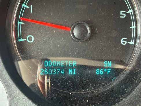 Used 2011 GMC Yukon XL SLE AWD/4WD image 13