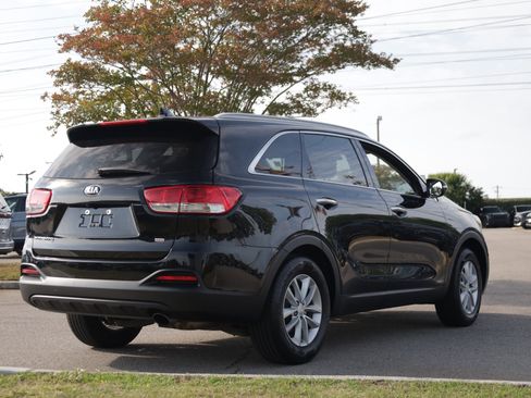 Used 2018 Kia Sorento AWD image 5