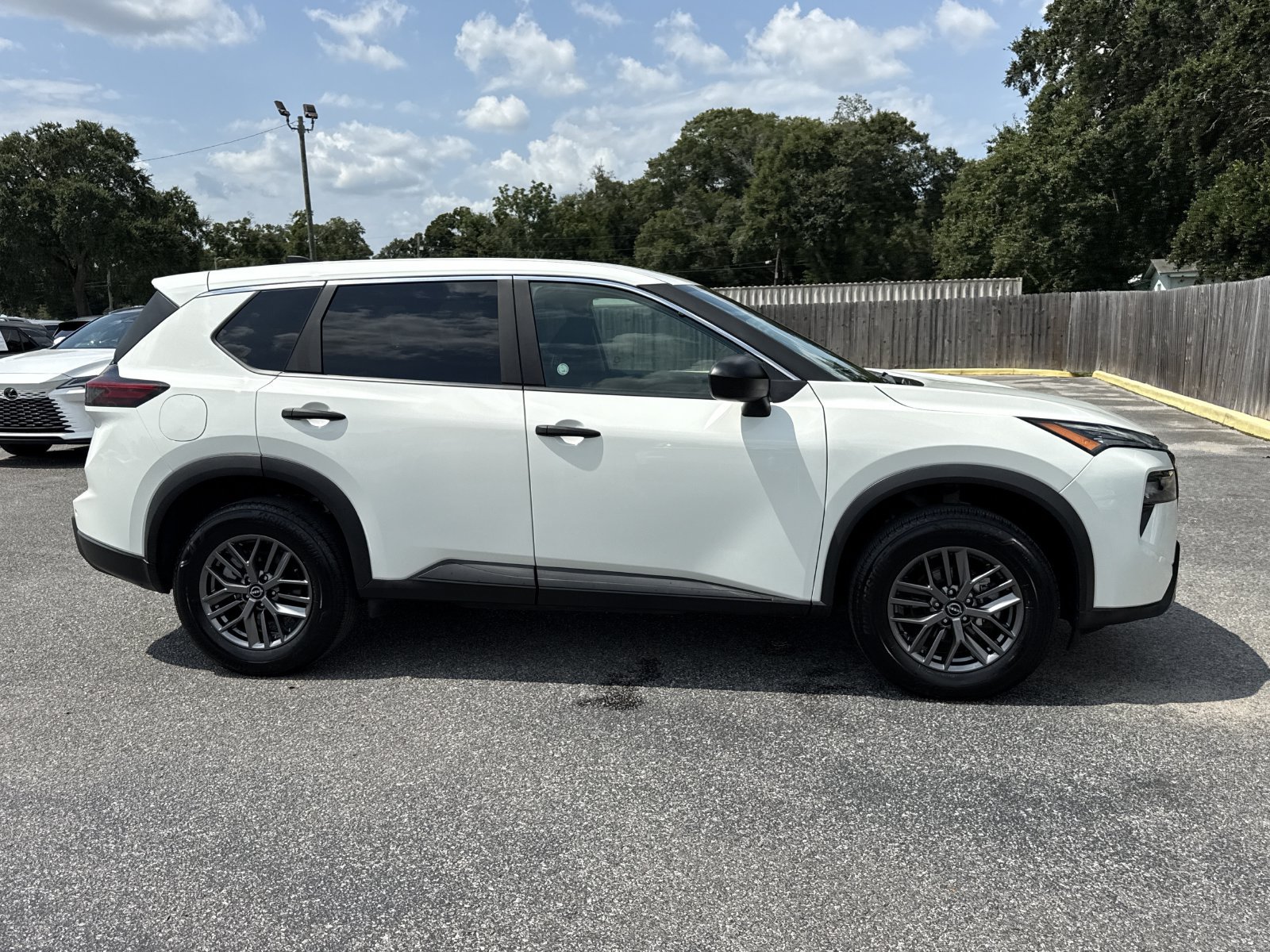 Used 2025 Nissan Rogue S FWD image 6