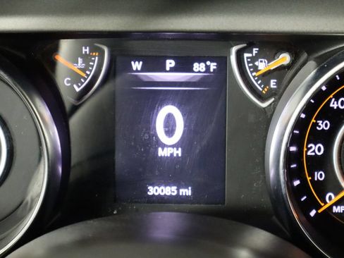 Used 2022 Jeep Wrangler Sport AWD/4WD image 39