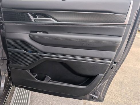 New 2026 Jeep Grand Wagoneer L Summit image 32