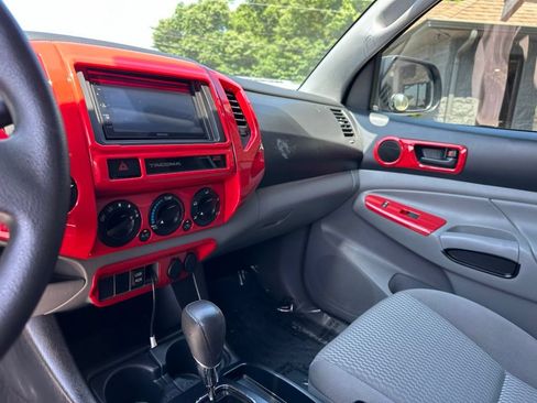 Used 2015 Toyota Tacoma 4x4 Double Cab w/ SR Package image 14