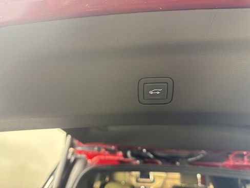 Used 2024 Chevrolet Suburban Premier image 20