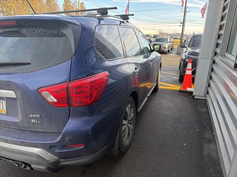 Used 2017 Nissan Pathfinder SL image 5