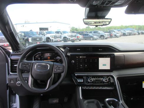 New 2026 GMC Sierra 2500 Denali Ultimate AWD/4WD image 16