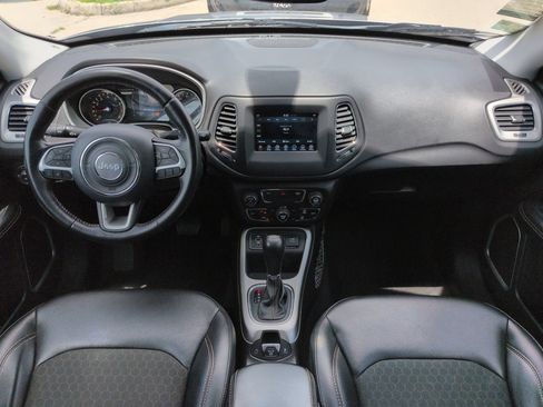 Used 2019 Jeep Compass Latitude FWD image 15