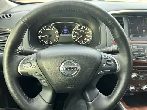 Used 2020 Nissan Pathfinder Platinum image 28