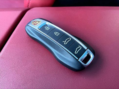 Used 2022 Porsche Taycan image 14