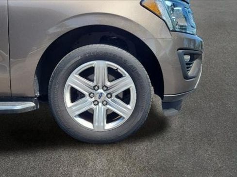 Used 2019 Ford Expedition Max XLT w/ Equipment Group 202A AWD/4WD image 12