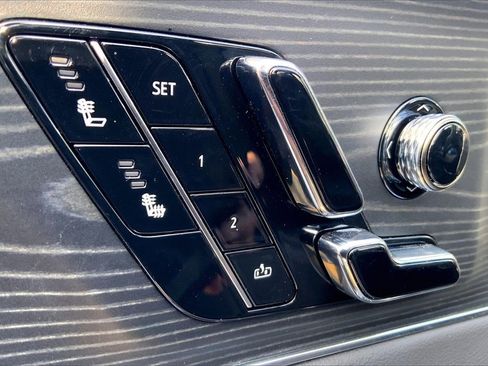 Used 2025 Cadillac Lyriq Luxury image 35