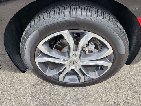 Used 2024 Chrysler Pacifica Pinnacle w/ Trailer Tow Group FWD image 13