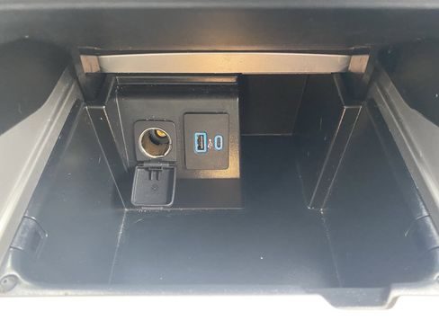 Used 2022 Ford Explorer XLT w/ Equipment Group 202A image 13