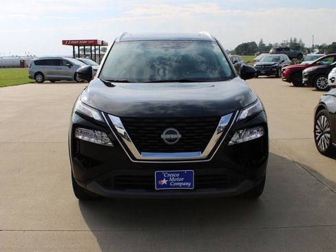 Used 2022 Nissan Rogue SV w/ SV Premium Package image 2