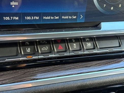 Used 2025 Chevrolet Silverado 2500 LT w/ Convenience Package image 31