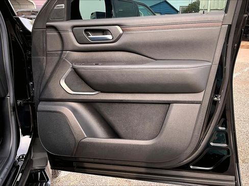 Used 2025 Nissan Armada Platinum Reserve AWD/4WD image 23
