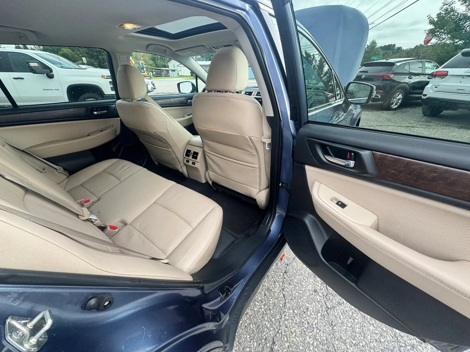 Used 2017 Subaru Outback 2.5i Limited AWD/4WD image 28