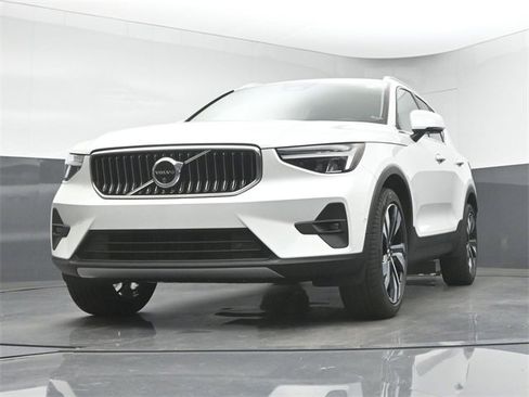 Used 2024 Volvo XC40 B5 Plus w/ Protection Package Premier image 36