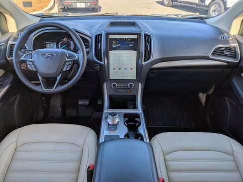 Certified 2024 Ford Edge SEL w/ Convenience Package image 18