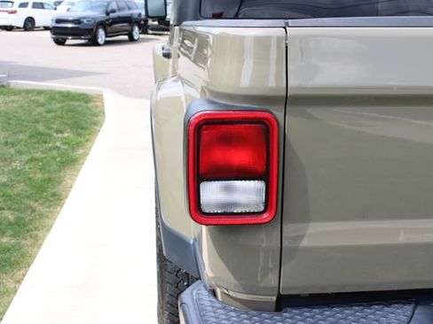 Used 2020 Jeep Gladiator Sport w/ Quick Order Package 24S AWD/4WD image 29