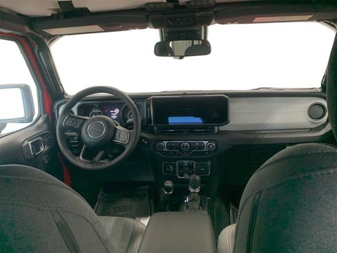 Used 2025 Jeep Wrangler Sport S image 19